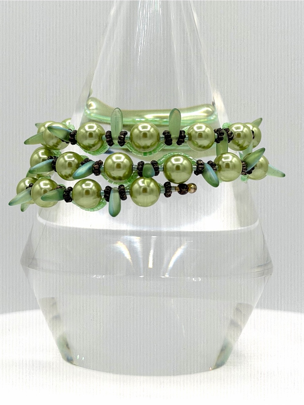 Lustrous Green Glass Beaded Memory Wire Wrap Bracelet Women’s Jewelry